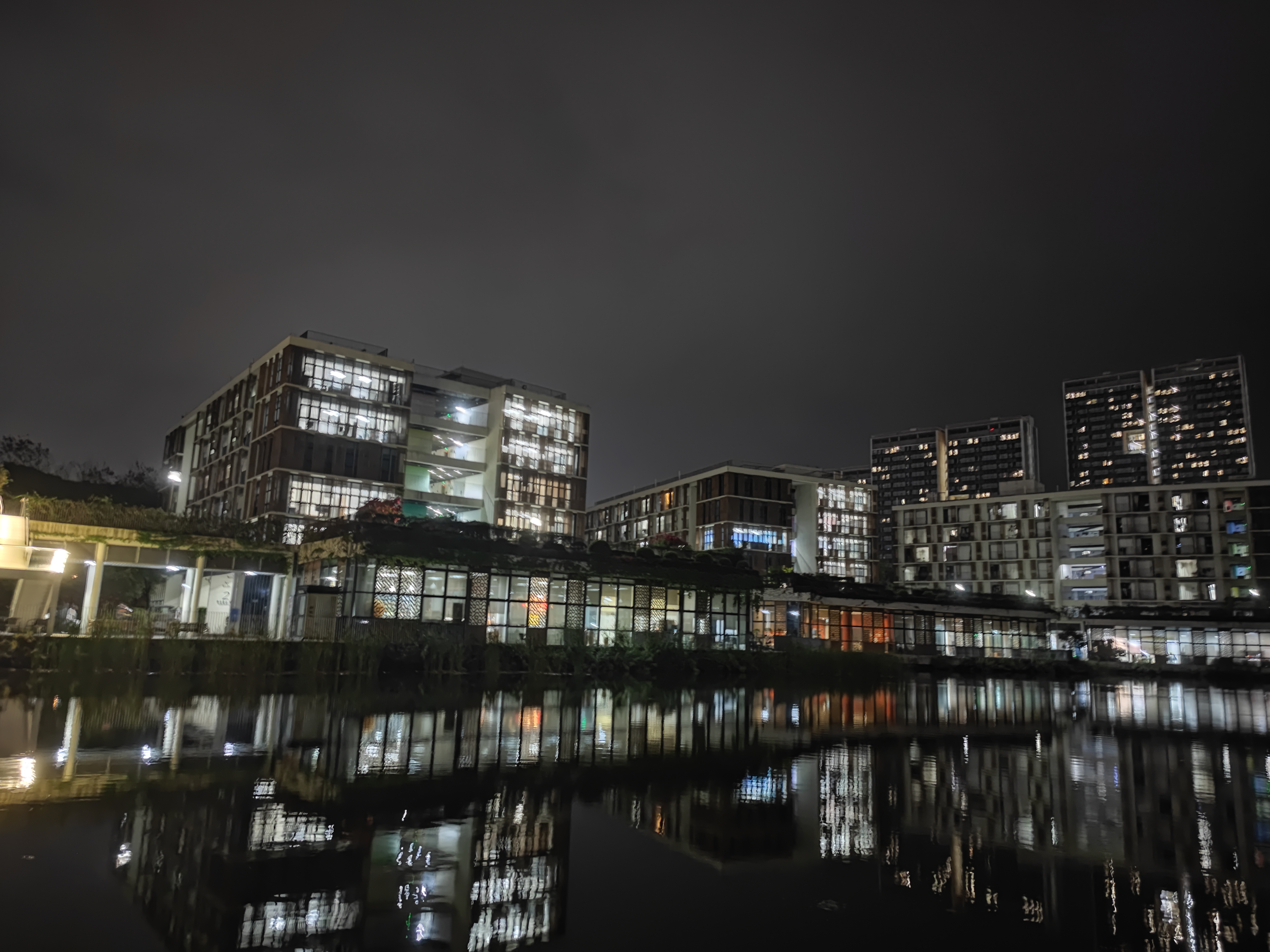 南科大 雨后夜景